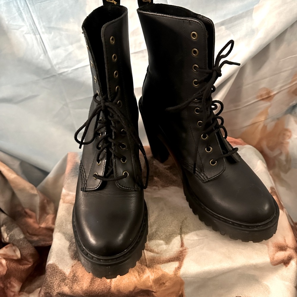 Dr.Martens Kendra Boot Sz 6